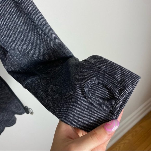 LULULEMON In Stride Jacket Heathered Coal & Grey - Picture 8 of 12
